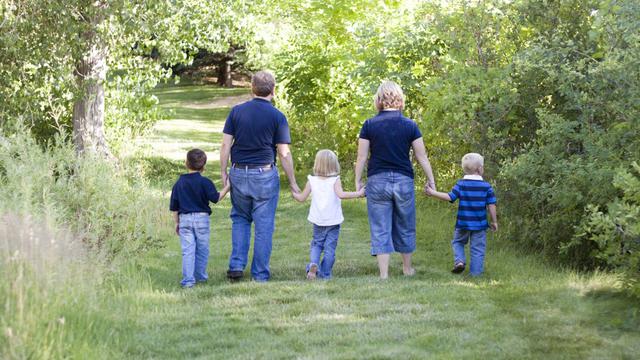 family walking 765098 tablet